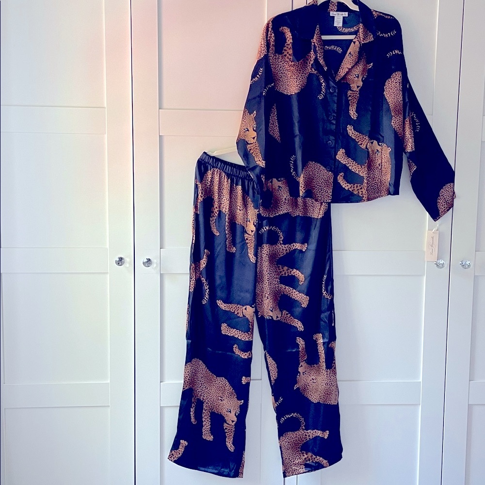 New! Linea Donatella Luxe Satin Pajama Set 🐆 - Picture 3 of 12